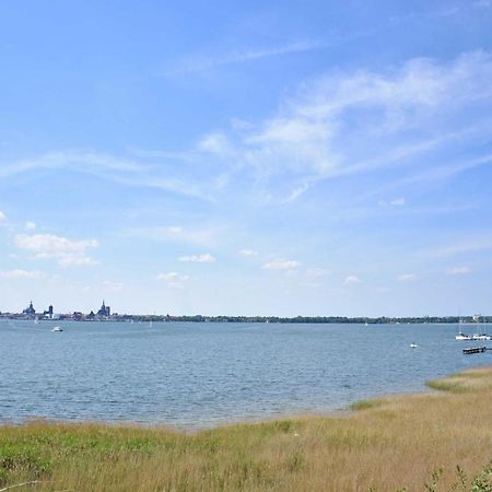 Ferienwohnung Mit Garten Und Sundblick Altefahr Bagian luar foto
